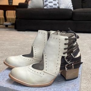 Freebird desert white multi size 10